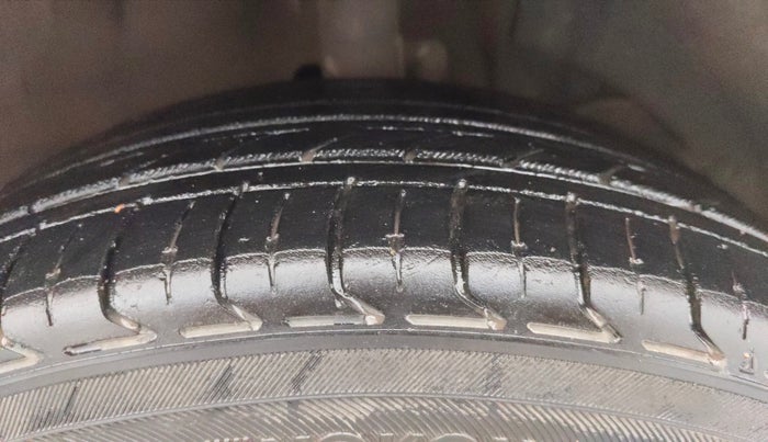 2018 Maruti Baleno ALPHA DIESEL 1.3, Diesel, Manual, 90,486 km, Right Front Tyre Tread