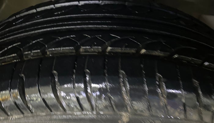 2013 Honda Brio S MT, Petrol, Manual, 85,021 km, Right Front Tyre Tread