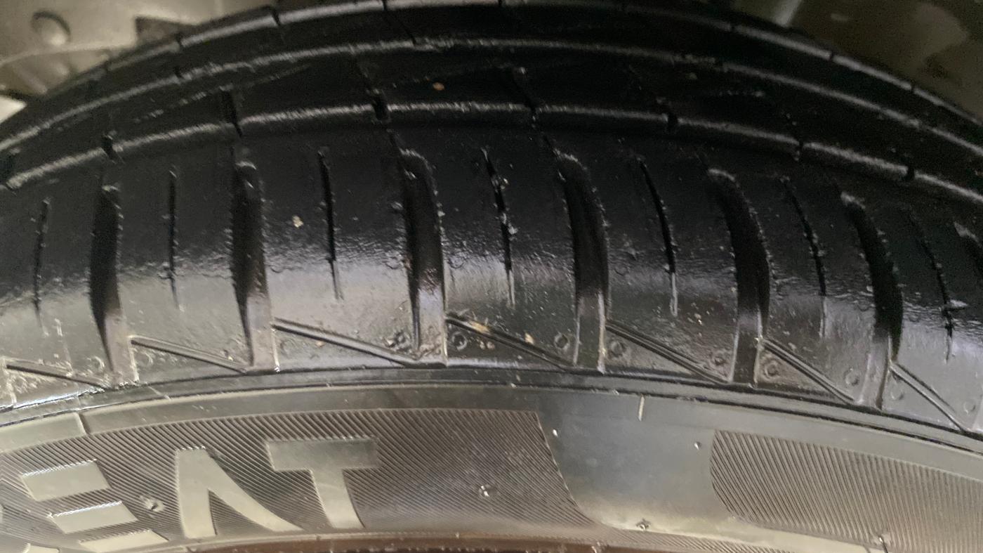 2021 Renault Kwid CLIMBER 1.0 AMT (O), Petrol, Automatic, 21,024 km, Left Front Tyre Tread