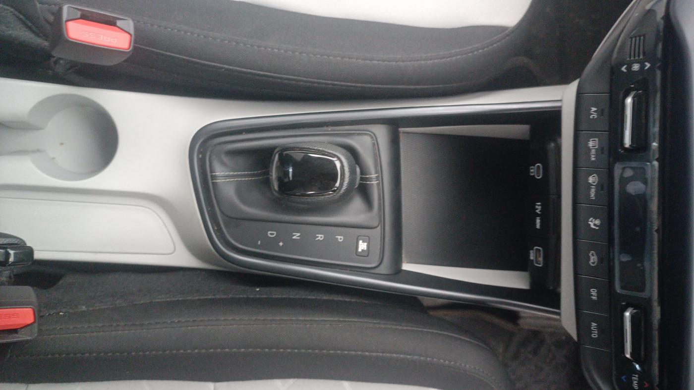 2024 Hyundai NEW I20 SPORTZ 1.2 IVT, Petrol, Automatic, 9,058 km, Gear Lever