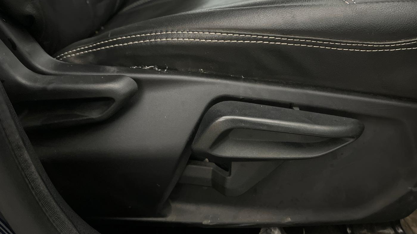 2022 Tata Tiago XZA PLUS PETROL, Petrol, Automatic, 47,483 km, Driver Side Adjustment Panel