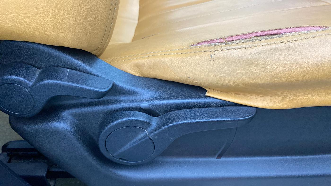 2019 Mahindra XUV500 W9, Diesel, Manual, 66,576 km, Driver Side Adjustment Panel