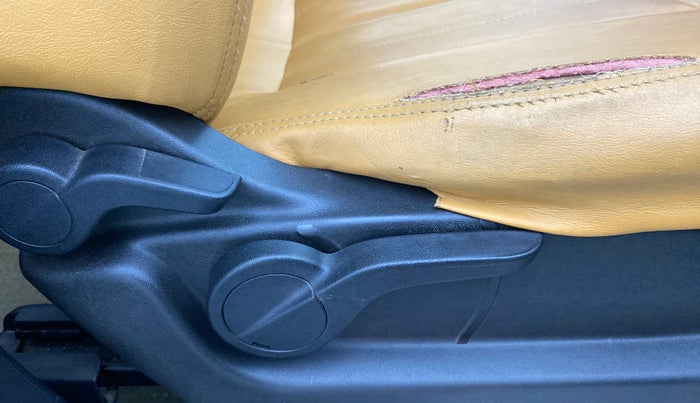 2019 Mahindra XUV500 W9, Diesel, Manual, 66,576 km, Driver Side Adjustment Panel