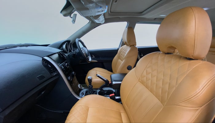 2019 Mahindra XUV500 W9, Diesel, Manual, 66,576 km, Right Side Front Door Cabin