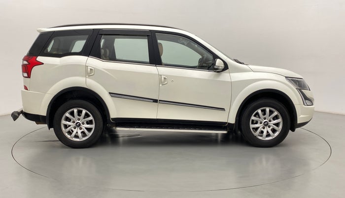 2019 Mahindra XUV500 W9, Diesel, Manual, 66,576 km, Right Side View