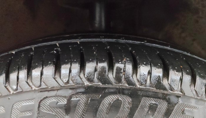 2020 Maruti Dzire VXI AMT, Petrol, Automatic, 27,558 km, Right Front Tyre Tread