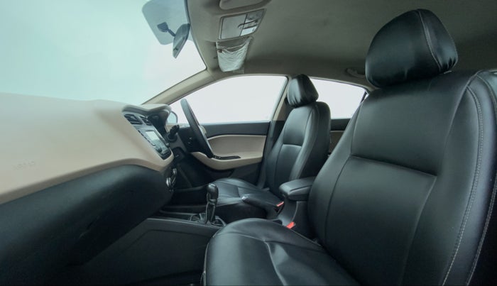 2015 Hyundai Elite i20 ASTA 1.2 (O), Petrol, Manual, 79,975 km, Right Side Front Door Cabin