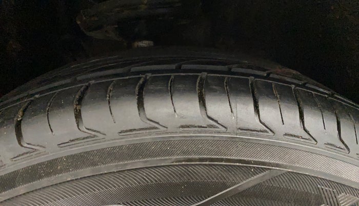 2023 Volkswagen VIRTUS TOPLINE TSI 1.0 AT, Petrol, Automatic, 59,729 km, Right Front Tyre Tread