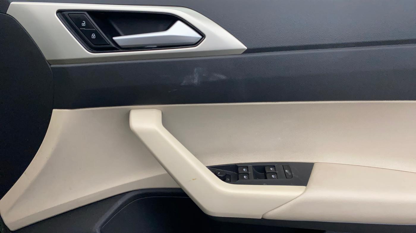 2023 Volkswagen VIRTUS TOPLINE TSI 1.0 AT, Petrol, Automatic, 59,729 km, Driver Side Door Panels Control