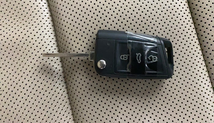 2023 Volkswagen VIRTUS TOPLINE TSI 1.0 AT, Petrol, Automatic, 59,729 km, Key Close Up