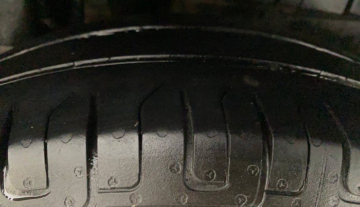 2018 Maruti Dzire VXI, Petrol, Manual, 67,230 km, Right Rear Tyre Tread