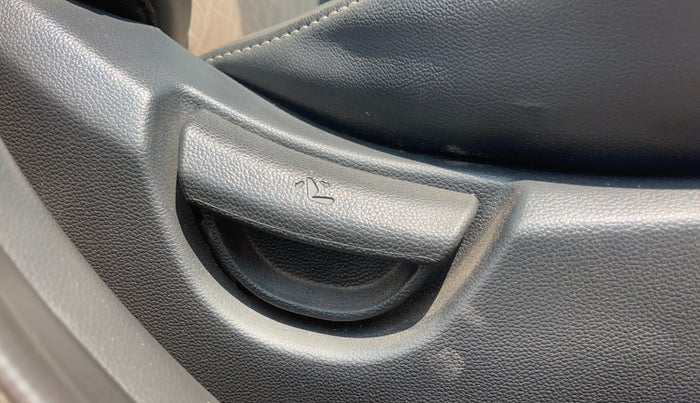 2016 Hyundai Grand i10 MAGNA AT 1.2 KAPPA VTVT, Petrol, Automatic, 89,252 km, Driver Side Adjustment Panel