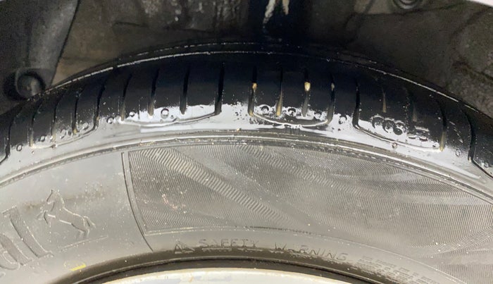 2017 Hyundai Grand i10 MAGNA 1.2 KAPPA VTVT, CNG, Manual, 73,177 km, Right Rear Tyre Tread