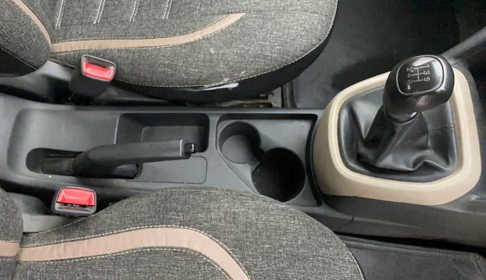 2017 Hyundai Grand i10 MAGNA 1.2 KAPPA VTVT, CNG, Manual, 73,177 km, Gear Lever
