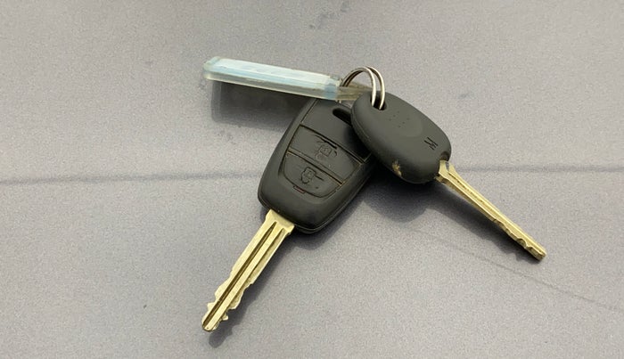 2017 Hyundai Grand i10 MAGNA 1.2 KAPPA VTVT, CNG, Manual, 73,177 km, Key Close Up