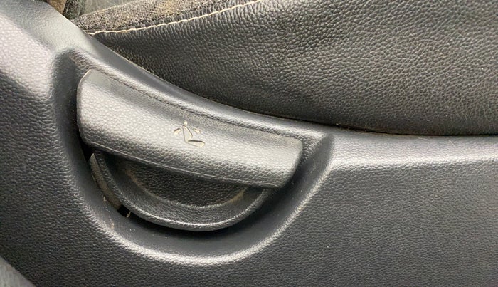 2017 Hyundai Grand i10 MAGNA 1.2 KAPPA VTVT, CNG, Manual, 73,177 km, Driver Side Adjustment Panel