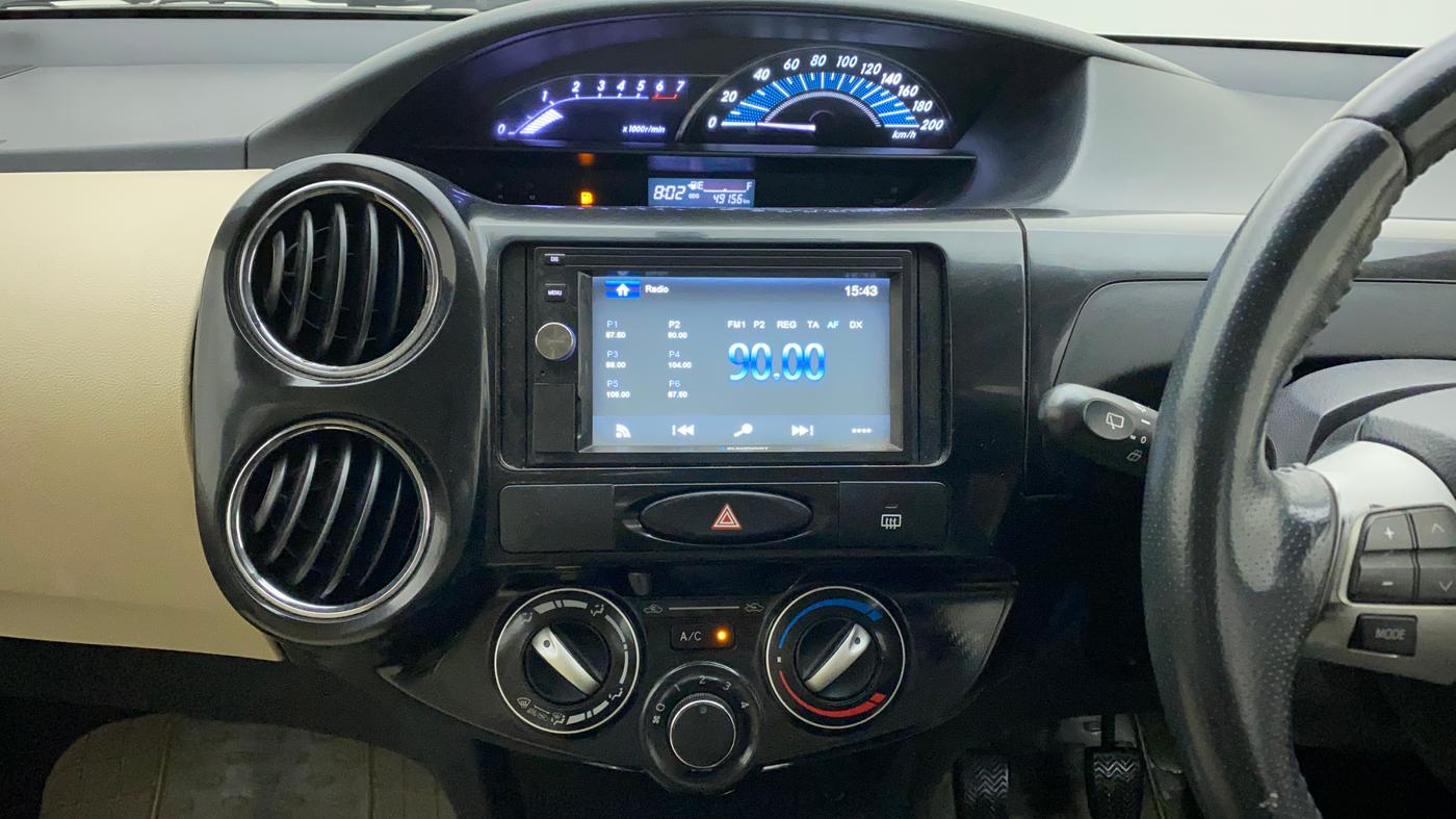 2017 Toyota Etios Liva VX DUAL TONE, Petrol, Manual, 49,156 km, Air Conditioner