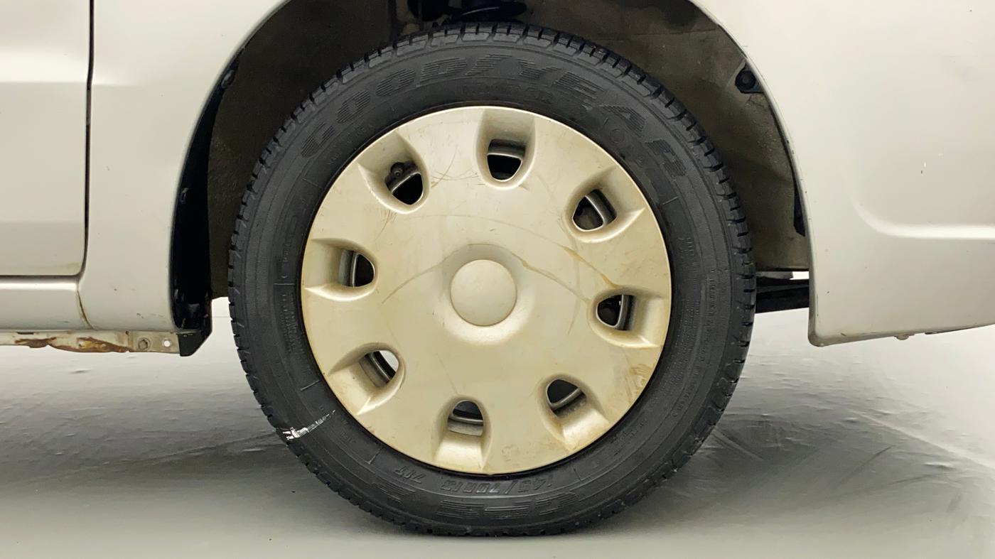2013 Maruti Zen Estilo LXI, Petrol, Manual, 28,829 km, Right Front Wheel