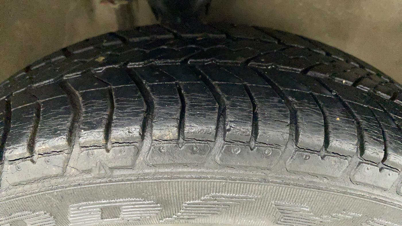 2013 Maruti Zen Estilo LXI, Petrol, Manual, 28,829 km, Right Front Tyre Tread