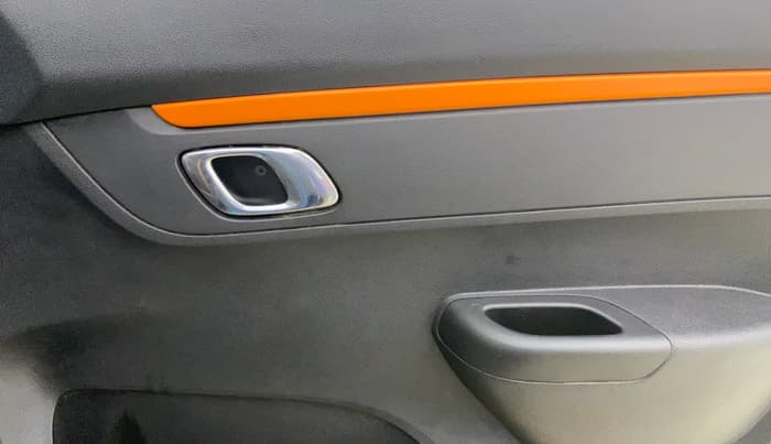 2019 Renault Kwid CLIMBER 1.0 (O), Petrol, Manual, 38,862 km, Driver Side Door Panels Control