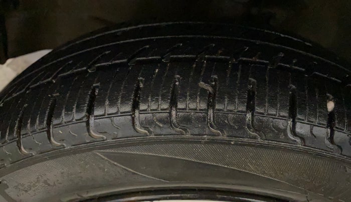 2018 Maruti Wagon R 1.0 VXI, Petrol, Manual, 58,467 km, Left Front Tyre Tread