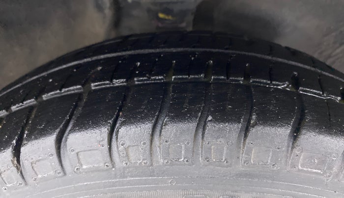 2014 Maruti Alto 800 VXI, Petrol, Manual, 76,417 km, Right Front Tyre Tread