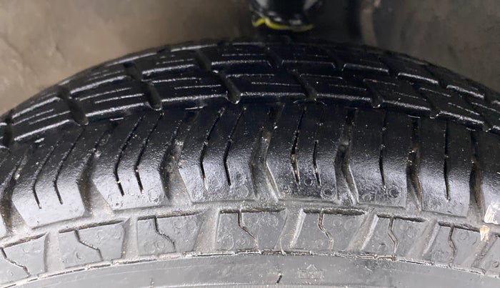 2014 Maruti Alto 800 VXI, Petrol, Manual, 76,417 km, Left Front Tyre Tread
