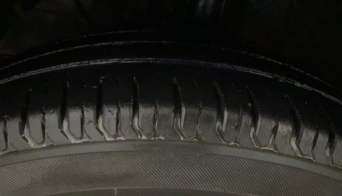 2018 Maruti Swift LXI, Petrol, Manual, 35,548 km, Left Front Tyre Tread