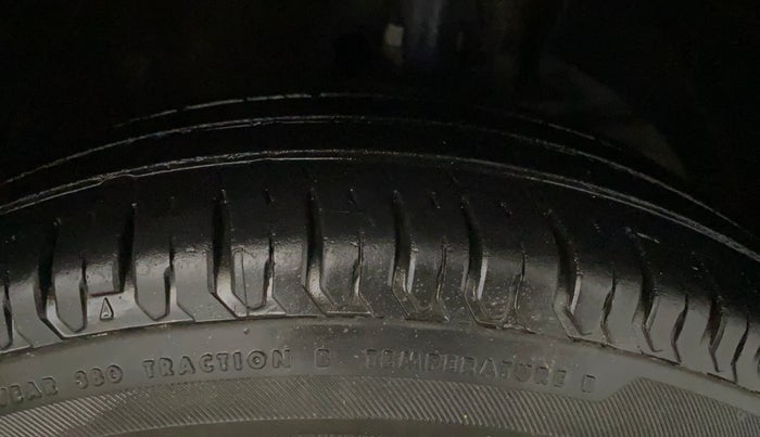 2018 Maruti Swift LXI, Petrol, Manual, 35,548 km, Right Front Tyre Tread