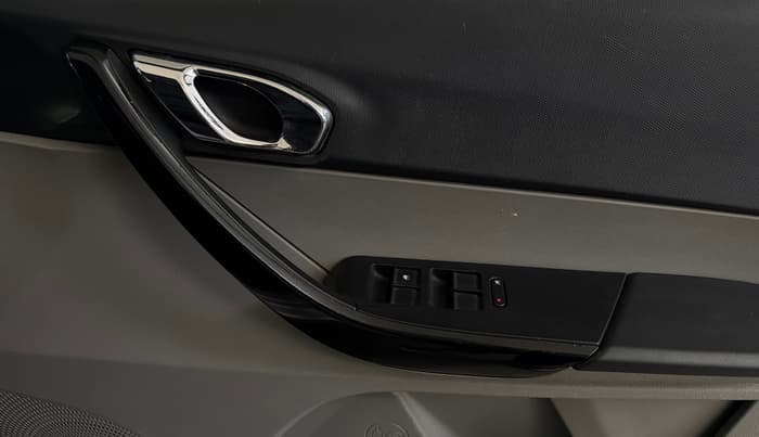2017 Tata Tiago XZ PETROL, Petrol, Manual, 93,804 km, Driver Side Door Panels Control