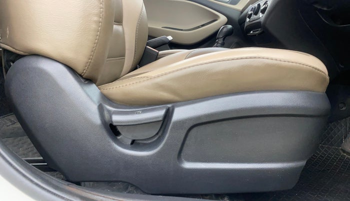 2015 Hyundai Elite i20 MAGNA 1.2, Petrol, Manual, 55,565 km, Driver Side Adjustment Panel