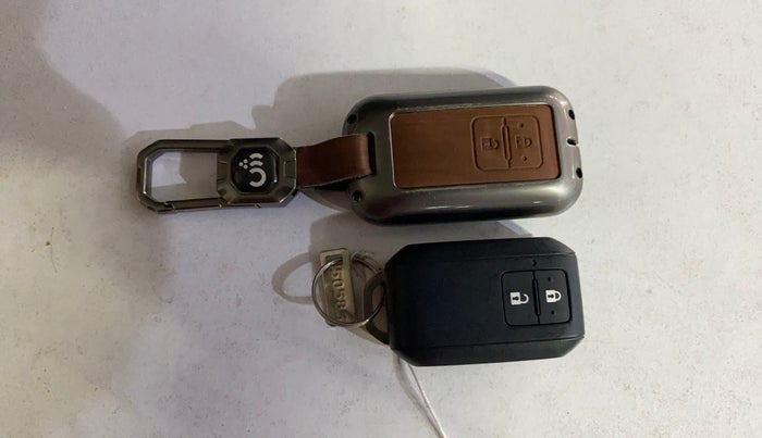 2023 Maruti Grand Vitara ALPHA SMART HYBRID, Petrol, Manual, 32,519 km, Key Close Up