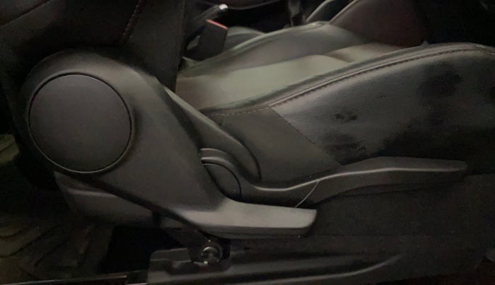 2023 Maruti Grand Vitara ALPHA SMART HYBRID, Petrol, Manual, 32,519 km, Driver Side Adjustment Panel