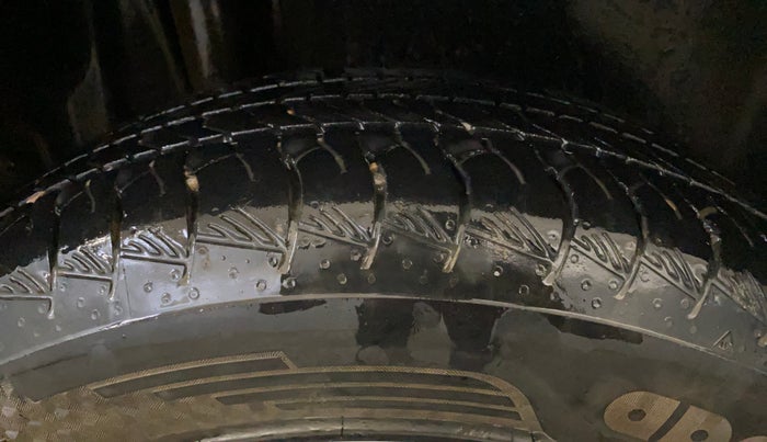 2023 Maruti Grand Vitara ALPHA SMART HYBRID, Petrol, Manual, 32,519 km, Right Rear Tyre Tread