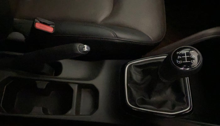 2023 Maruti Grand Vitara ALPHA SMART HYBRID, Petrol, Manual, 32,519 km, Gear Lever