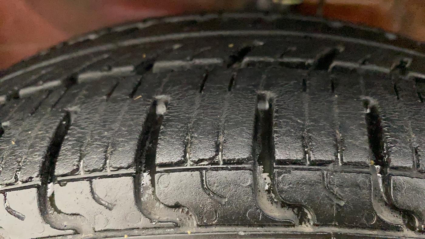 2011 Maruti Wagon R 1.0 VXI, Petrol, Manual, 82,149 km, Left Front Tyre Tread