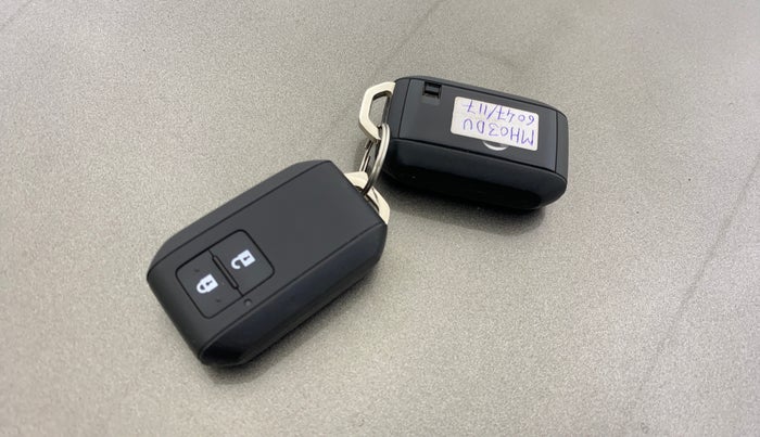 2021 Toyota Glanza G, Petrol, Manual, 23,463 km, Key Close Up