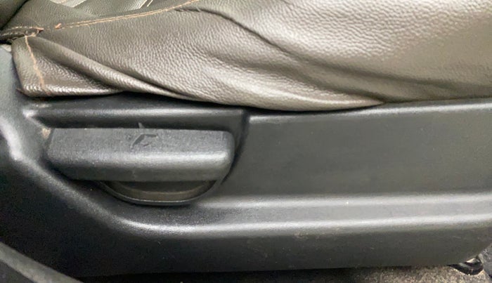 2013 Hyundai i20 MAGNA (O) 1.2, CNG, Manual, 84,781 km, Driver Side Adjustment Panel