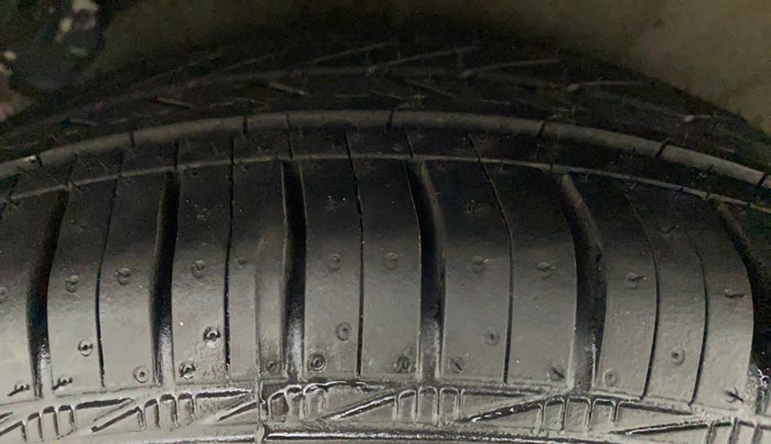 2013 Hyundai i20 MAGNA (O) 1.2, CNG, Manual, 84,781 km, Right Rear Tyre Tread