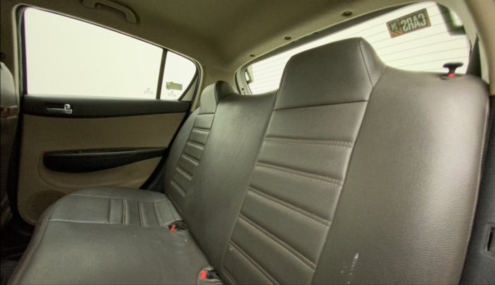 2013 Hyundai i20 MAGNA (O) 1.2, CNG, Manual, 84,781 km, Right Side Rear Door Cabin