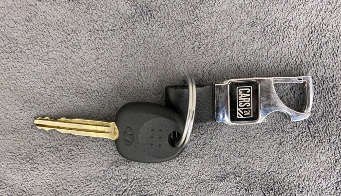 2013 Hyundai i20 MAGNA (O) 1.2, CNG, Manual, 84,781 km, Key Close Up