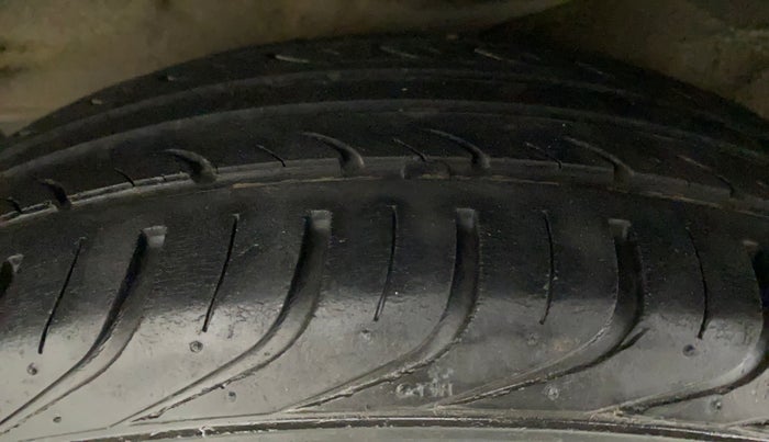 2013 Hyundai i20 MAGNA (O) 1.2, CNG, Manual, 84,781 km, Left Rear Tyre Tread