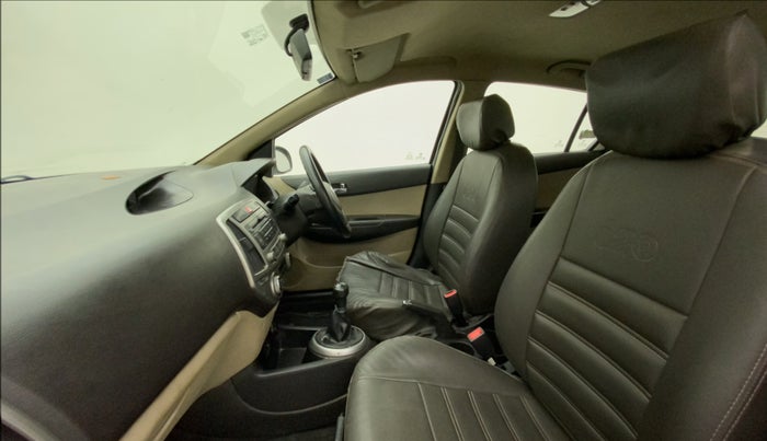 2013 Hyundai i20 MAGNA (O) 1.2, CNG, Manual, 84,781 km, Right Side Front Door Cabin