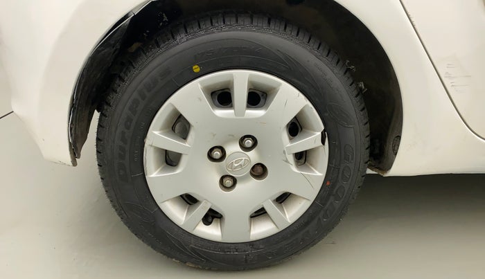 2013 Hyundai i20 MAGNA (O) 1.2, CNG, Manual, 84,781 km, Right Rear Wheel