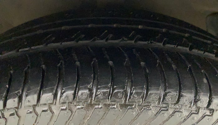 2013 Hyundai i20 MAGNA (O) 1.2, CNG, Manual, 84,781 km, Right Front Tyre Tread