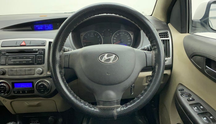 2013 Hyundai i20 MAGNA (O) 1.2, CNG, Manual, 84,781 km, Steering Wheel Close Up