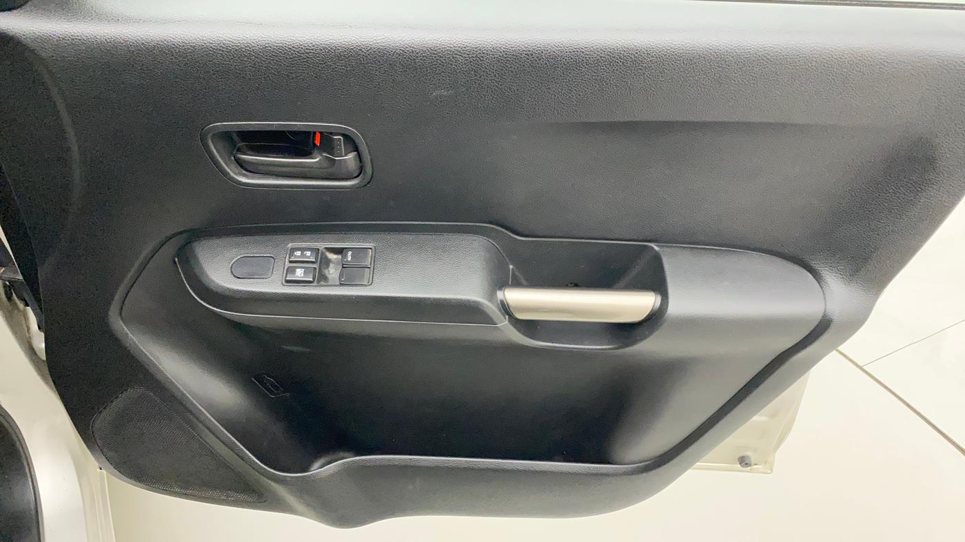 2019 Maruti IGNIS SIGMA 1.2, Petrol, Manual, 13,147 km, Driver Side Door Panels Control