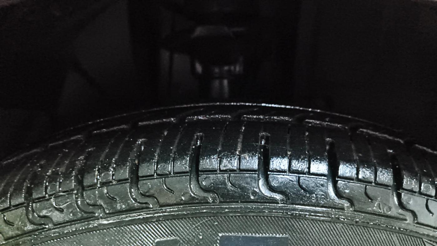 2017 Datsun Redi Go T (O), Petrol, Manual, 90,090 km, Right Front Tyre Tread