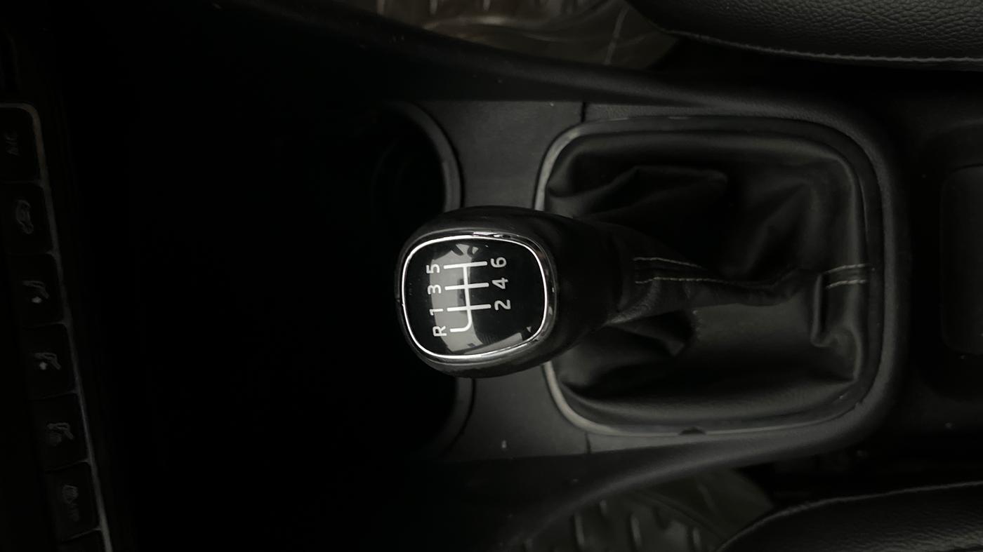 2020 Skoda Rapid 1.0 AMBITION TSI MT, Petrol, Manual, 1,03,141 km, Gear Lever
