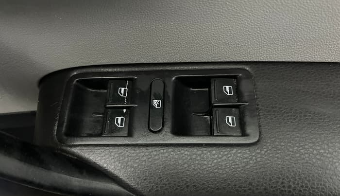 2020 Skoda Rapid 1.0 AMBITION TSI MT, Petrol, Manual, 1,03,141 km, Driver Side Door Panels Control